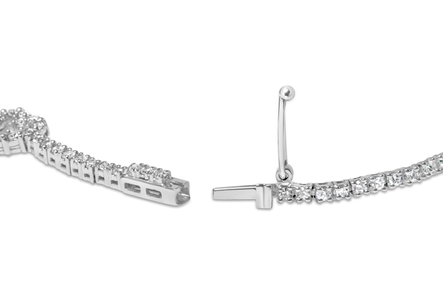 14K White Gold 1 1/2 Cttw Diamond Heart Station Strand Bracelet (H-I Color