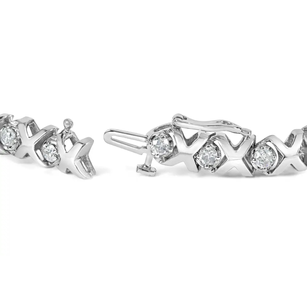 Captivating 10k White Gold Xoxo Link Bracelet with 2.00 Cttw Round-cut Diamonds