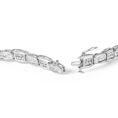 Elegant 14k White Gold Tennis Bracelet with Baguette Cut Diamonds