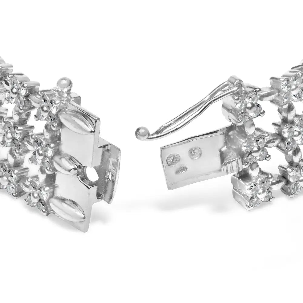 Exquisite 18k White Gold Floral Link Bracelet with Vs1-vs2 Clarity Diamonds