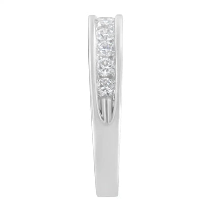 Exquisite 18k White Gold Round-cut Diamond Ring for Timeless Elegance