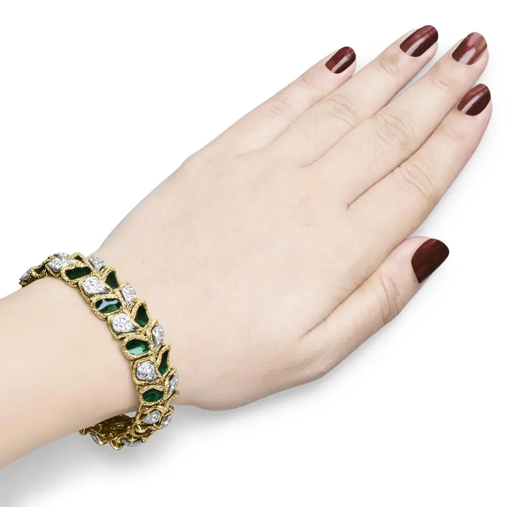 Exquisite Green Enamel Gold Textured Bracelet with Diamonds