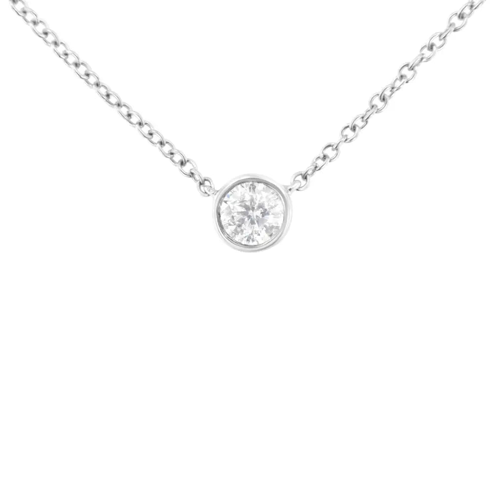 Radiate Elegance with a 0.25 Carat Diamond Classic Bezel-set Solitaire Pendant